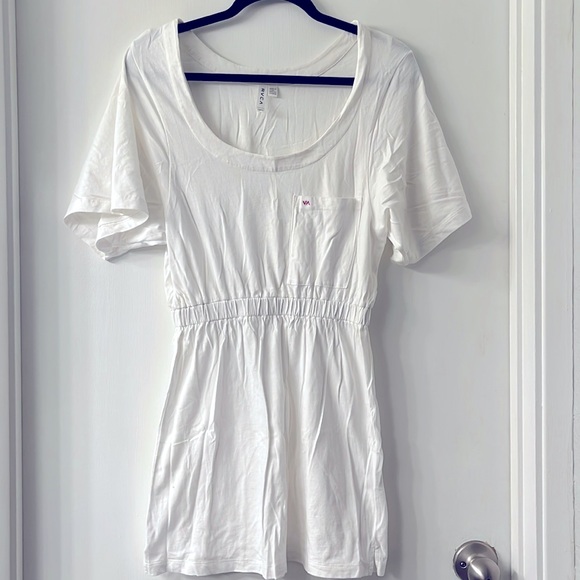 RVCA Dresses & Skirts - RVCA White T-shirt Dress